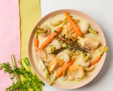 Matelote d’églefin au cidre et légumes printaniers